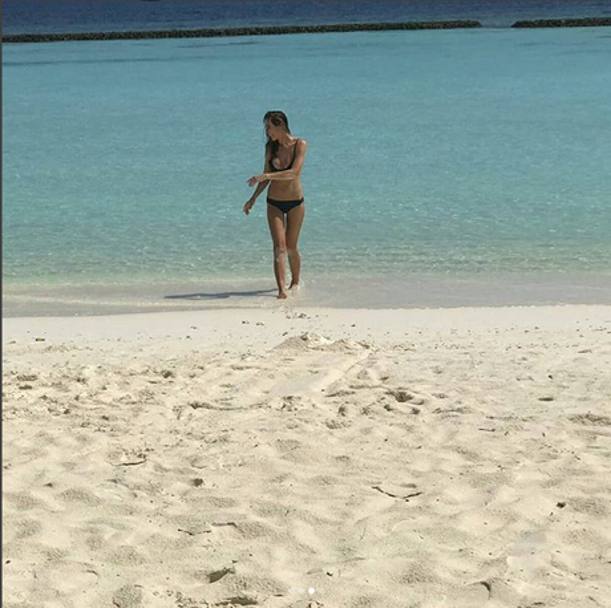 Ilary Blasi si diverte con Francesco Totti alle Maldive